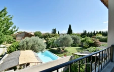 Maison au pied des Alpilles de plus de 200 m2 et 2 dépendances à MOURIES (13)