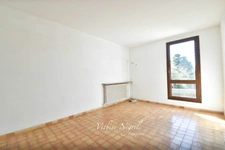 Maison de plain-pied, 4 chambres à vendre AUREILLE (13)
