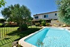 Maison au pied des Alpilles de plus de 200 m2 et 2 dépendances à MOURIES (13)