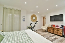 Maison rénovée de 163 m2 avec piscine à MOURIES (13)