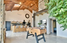 Maison rénovée de 163 m2 avec piscine à MOURIES (13)