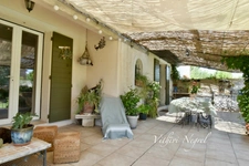 Maison au pied des Alpilles de plus de 200 m2 et 2 dépendances à MOURIES (13)