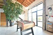 Maison rénovée de 163 m2 avec piscine à MOURIES (13)