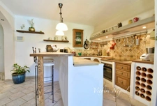 Maison au pied des Alpilles de plus de 200 m2 et 2 dépendances à MOURIES (13)