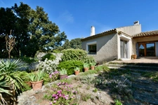 Maison de plain-pied, 4 chambres à vendre AUREILLE (13)