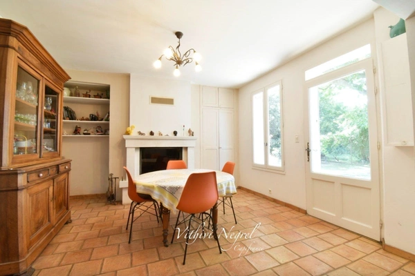 Propriété à vendre 8 pièces et annexe  MOURIES (13)