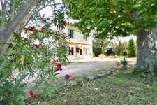 Propriété à vendre 8 pièces et annexe  MOURIES (13)