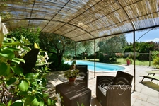 Maison au pied des Alpilles de plus de 200 m2 et 2 dépendances à MOURIES (13)