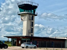 Hangar aéronautique aménagé et loué à VENDRE à  SAINT LEGER SUR ROANNE (42)