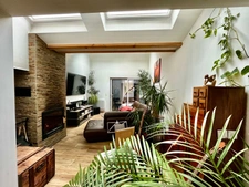 PROCHE LA PACAUDIERE MAISON 153 m2 rénovée esprit LOFT avec EXTERIEUR intimiste d'environ 270 m2 et TERRASSE couverte