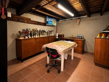 ROANNE – MAISONNETTE DE 49,50 M² – 1 CHAMBRE – COUR D’ENVIRON 200 M² ET DÉPENDANCES