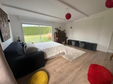 COMMELLE VERNAY - MAISON d’environ 270 m² sur 5 637 m² de TERRAIN clos et arboré - DÉPENDANCES
