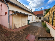 ROANNE – MAISONNETTE DE 49,50 M² – 1 CHAMBRE – COUR D’ENVIRON 200 M² ET DÉPENDANCES