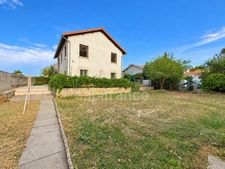 ROANNE – 152 m² – 3 chambres – beaux volumes – jardin