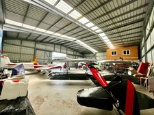 Hangar aéronautique aménagé et loué à VENDRE à  SAINT LEGER SUR ROANNE (42)