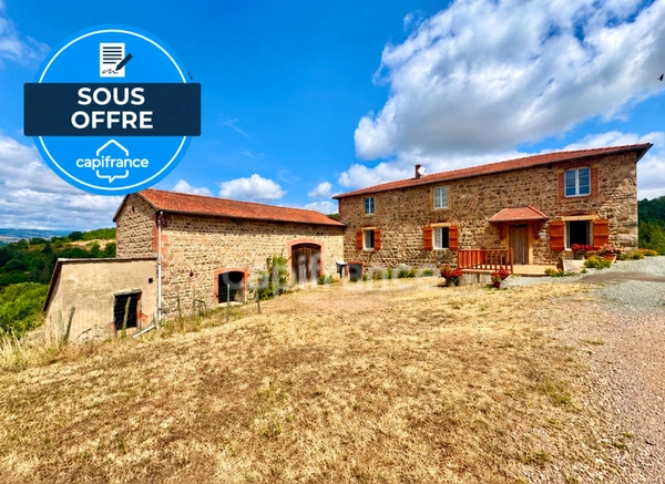 CORDELLE (42) CORPS DE FERME EN PIERRE AVEC VUE EXCEPTIONNEL - 6.8 Ha DE TERRAIN LIBRE - DEPENDANCES