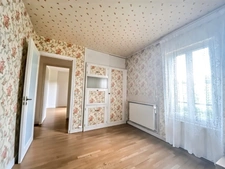 A 5 mn de MARCIGNY – Maison familiale d’environ 163 m² habitables avec terrasse, dépendance, garages et terrain de 1 641 m².