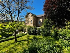 Rare en plein centre de Cours la ville – Maison de caractère avec jardin arboré et studio indépendant