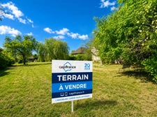TERRAIN à bâtir de 1 020 m² – Ouches (42)