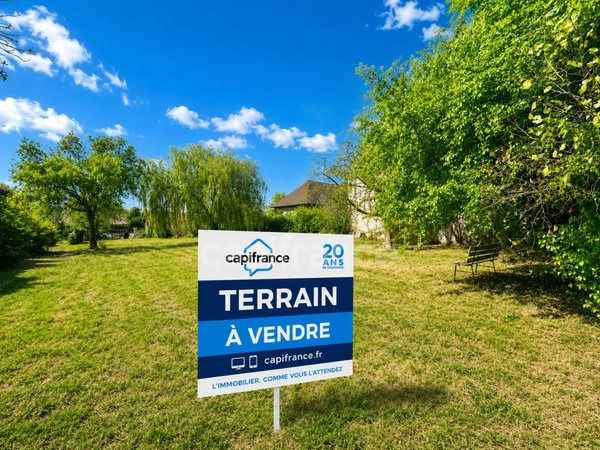 TERRAIN à bâtir de 1 020 m² – Ouches (42)