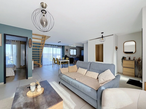 INDRE ET LOIRE, MONNAIE 10 KMS DE Tours, maison de 120 m2 avec jardin, 3 chambres et bureau 