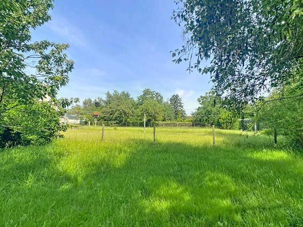 Maison à restaurer ou  Terrain à fort potentiel – secteur recherché de Saint-Cyr-sur-Loire