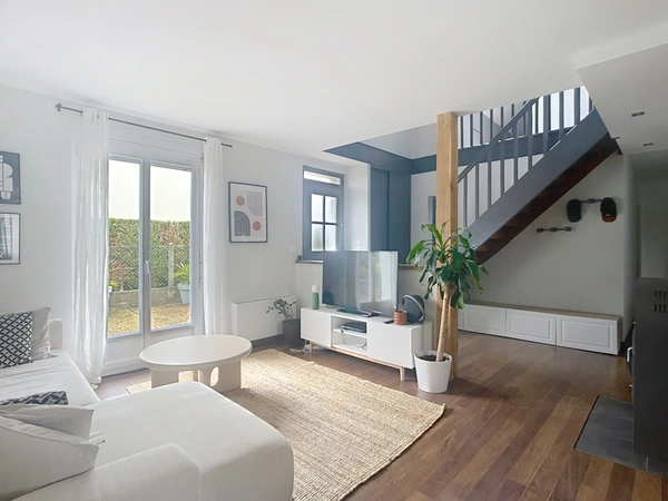 À VENDRE – Grande maison familiale 148 m² – Notre-Dame-d’Oé (37390) 4 chambres ET 1 bureau  – Terrain clos ~700 m² – Tout à pied !
