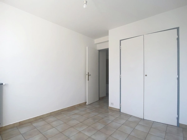 Indre et Loire, Tours nord, dans quartier calme, T2 avec cave et place de parking 