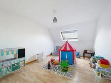 À VENDRE – Grande maison familiale 148 m² – Notre-Dame-d’Oé (37390) 4 chambres ET 1 bureau  – Terrain clos ~700 m² – Tout à pied !