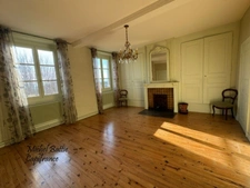 ? MAISON DE CARACTÈRE – CENTRE DE SAINT-GALMIER – PROPRIETE UNIQUE