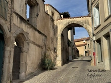 ? MAISON DE CARACTÈRE – CENTRE DE SAINT-GALMIER – PROPRIETE UNIQUE