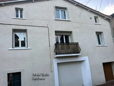 Maison de ville rénovée avec 2 GRANDS GARAGES en plein cœur historique de SAINT-JUST SAINT-RAMBERT