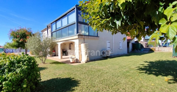 VEAUCHE – Belle maison familiale d'environ 130 m² sur 1050 m² de terrain clos et arboré