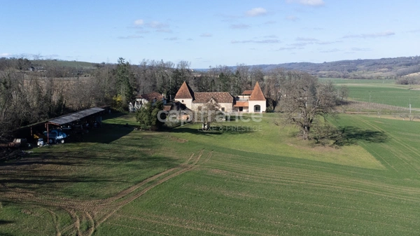 Domaine exceptionnel, 12 Ha, 1 maison et grande bâtisse de 1930, grange de stockage, 30 min de Pau
