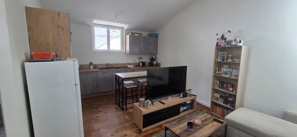 Appartement T2, rénové entièrement, 85m², mezzanine, centre de LARUNS (64)