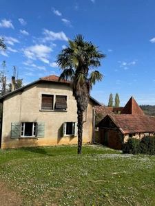 Domaine exceptionnel, 12 Ha, 2 maisons et grande bâtisse de 1930, grange de stockage, 30 min de Pau