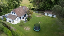 Exclusivité Maison T4, 118m², grand terrain arboré 2000m² à THEZE (64)