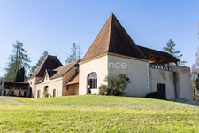 Domaine exceptionnel, 12 Ha, 2 maisons et grande bâtisse de 1930, grange de stockage, 30 min de Pau