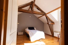 Maison rénovée, 3 chambres, terrain 2000m², 114m², hangar 100m² à MOMAS (64)