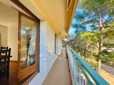 Appartement à vendre 5 pièces MARSEILLE 9EME ARRONDISSEMENT, avec terrasse, balcon, vue dégagée. cave. Stationnements libres et possibilité box