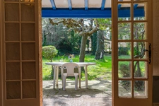 Maison à vendre 5 pièces AIX EN PROVENCE (13) de 150m2, terrain de 1630m2 piscineable. Garage + espace stationnement. Résidence arborée et sécurisée.