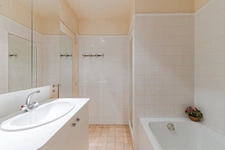 MARSEILLE 8ᵉ – RUE PARADIS | APPARTEMENT DE CARACTÈRE AVEC BALCONS, GARAGE EN OPTION