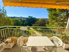 Appartement à vendre 5 pièces MARSEILLE 9EME ARRONDISSEMENT, avec terrasse, balcon, vue dégagée. cave. Stationnements libres et possibilité box