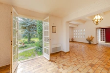 Maison à vendre 5 pièces AIX EN PROVENCE (13) de 150m², terrain de 1630m² piscineable. Garage + espace stationnement. Résidence arborée et sécurisée.