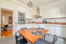 MARSEILLE 8ᵉ – À deux pas de la Place Delibes – Élégant appartement familial avec terrasse, cave et grand box en supplément