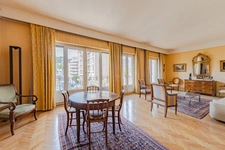 MARSEILLE 8ᵉ – RUE PARADIS | APPARTEMENT DE CARACTÈRE AVEC BALCONS, GARAGE EN OPTION