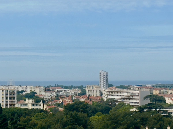EXCLUSIVITÉ – T2 DERNIER ÉTAGE AVEC BALCON ET VUE DÉGAGÉE VILLE&COLLINES&POINTE MER – RÉSIDENCE BELLEVUE – MARSEILLE 9ᵉ