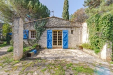 Maison à vendre 5 pièces AIX EN PROVENCE (13) de 150m², terrain de 1630m² piscineable. Garage + espace stationnement. Résidence arborée et sécurisée.