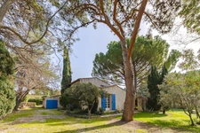 Maison à vendre 5 pièces AIX EN PROVENCE (13) de 150m2, terrain de 1630m2 piscineable. Garage + espace stationnement. Résidence arborée et sécurisée.