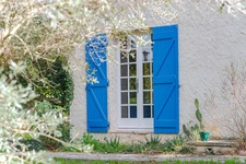 Maison à vendre 5 pièces AIX EN PROVENCE (13) de 150m2, terrain de 1630m2 piscineable. Garage + espace stationnement. Résidence arborée et sécurisée.